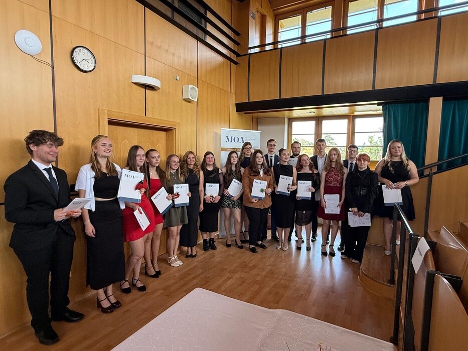 Předávání maturitních vysvědčení 4. A a 4. L